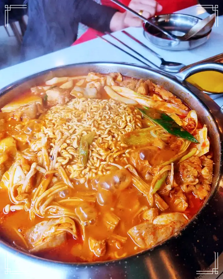 토요일은 밥이좋아 군포 산본 닭볶음탕 맛집 투움바 로제 차돌 닭도리탕 곱도리탕 닭떡볶이 게살볶음밥 현지인 추천 토밥 좋아 방송정보