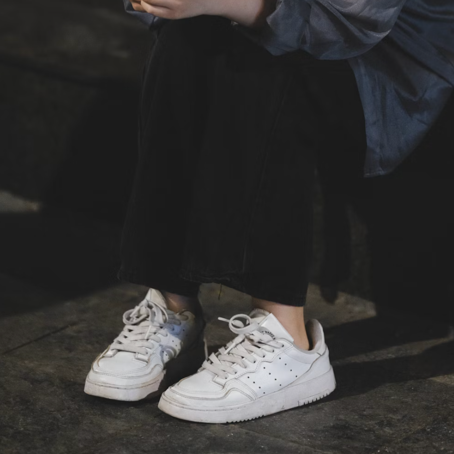 상황별 흰색 운동화 스타일링