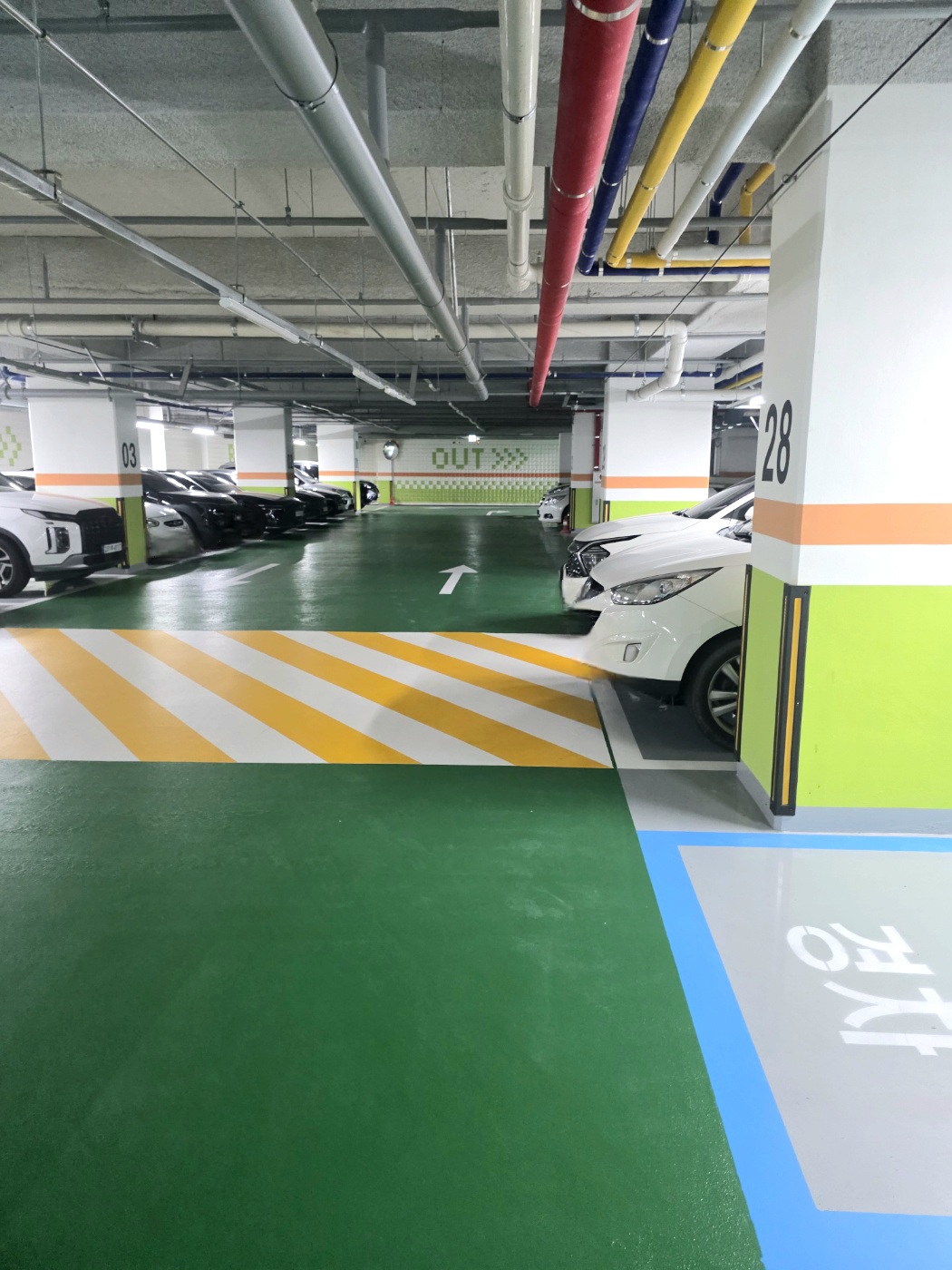 지하-주차공간입니다.