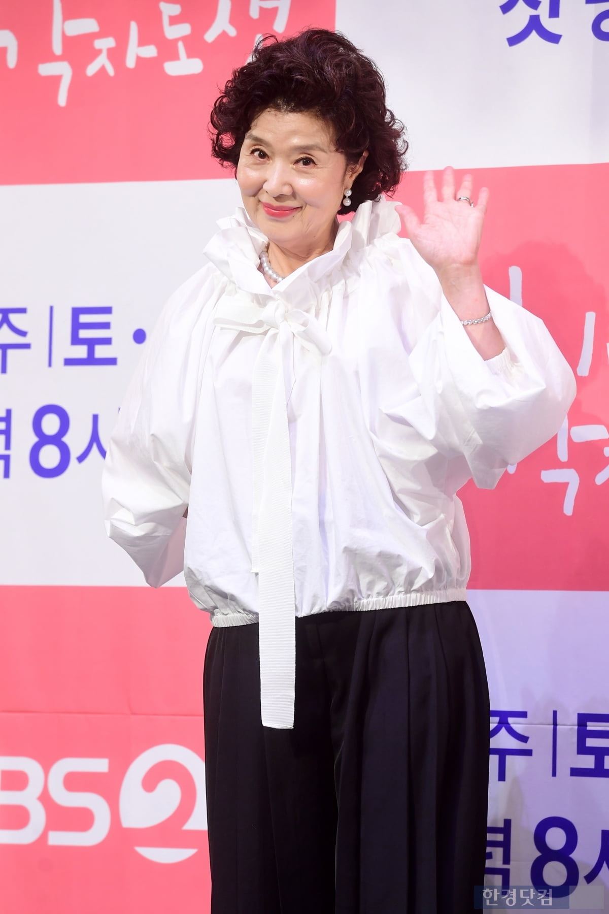 윤미라 드라마 제작발표회 손인사