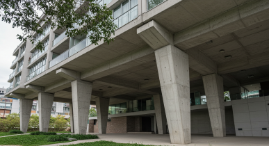 필로티 구조 건축물