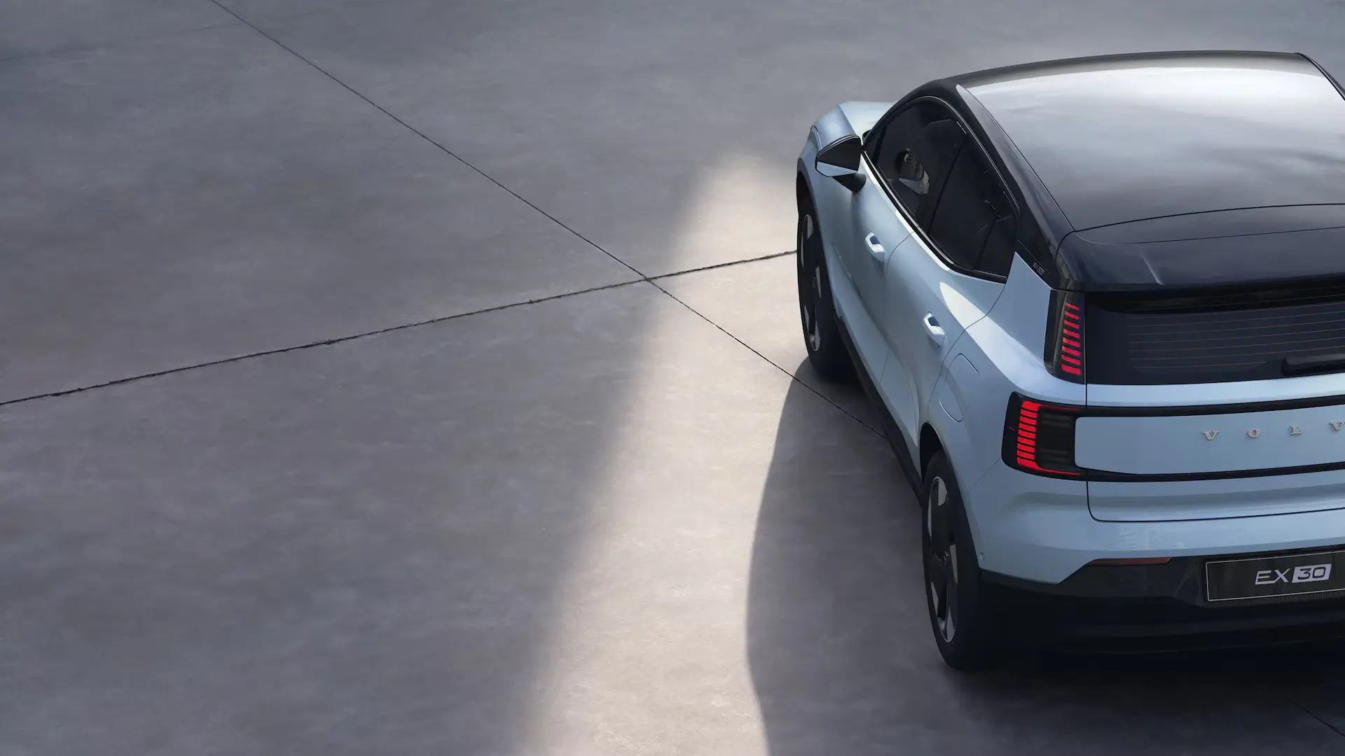 볼보 전기차 EX30 외관 이미지 후면 색상1