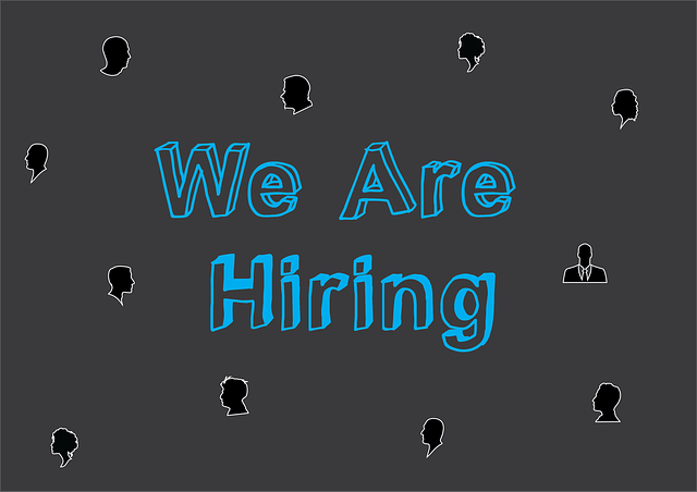 we are hiring이라고 써있는 그림