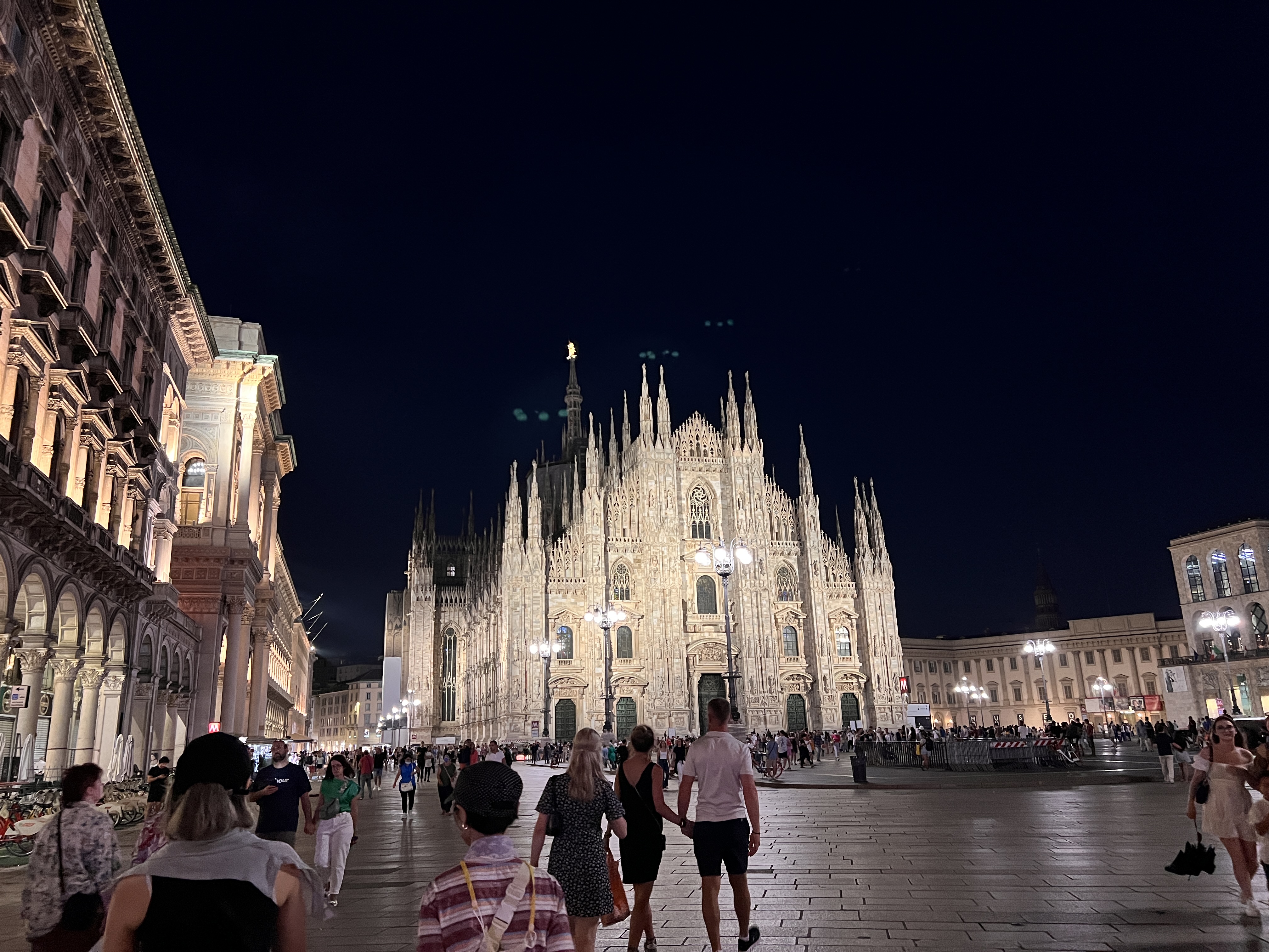 밤에 보는 두오모 대성당