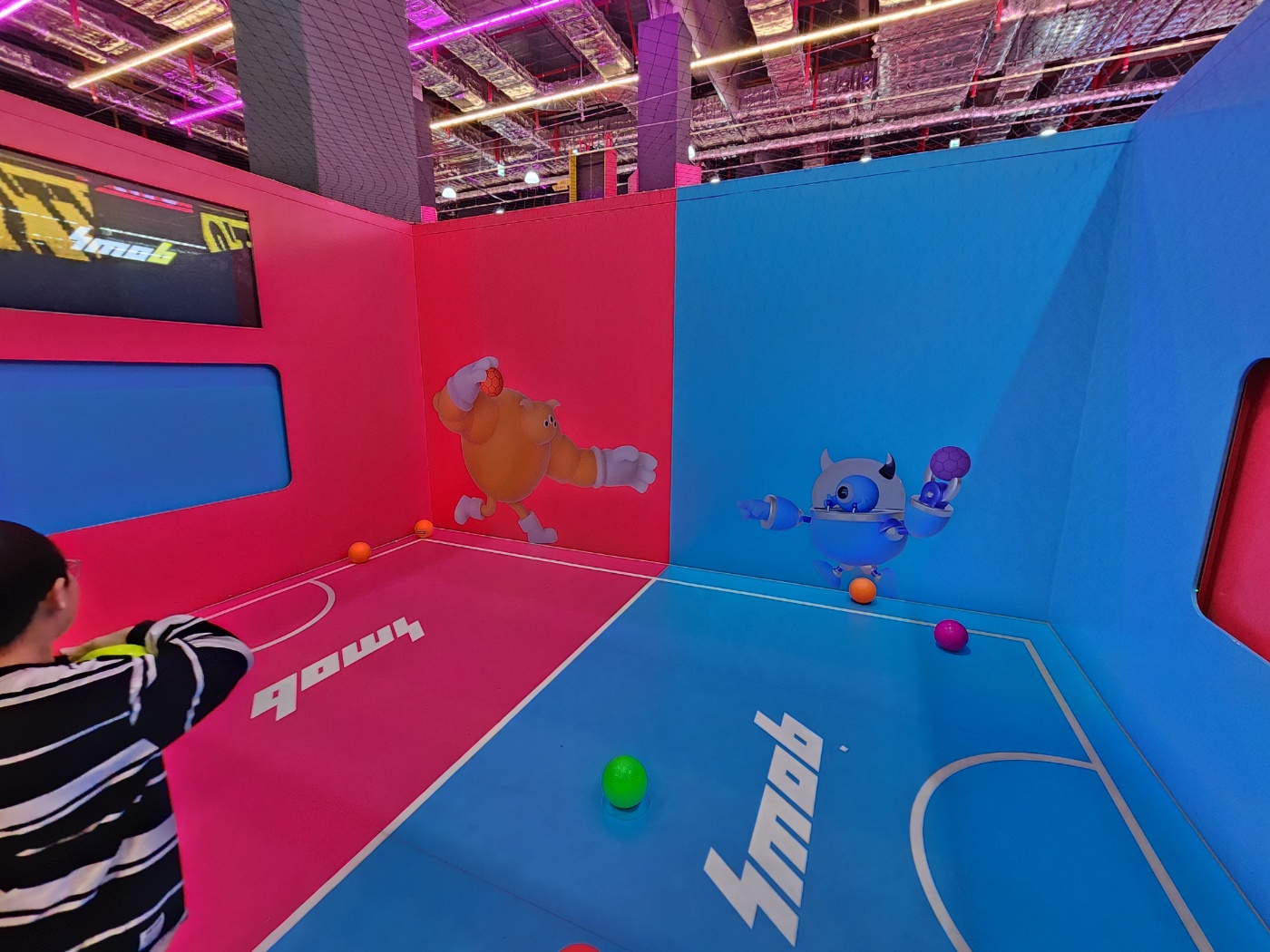 공으로 상대방의 벽을 많이 맞추는 사람이 이기는 핸드볼게임