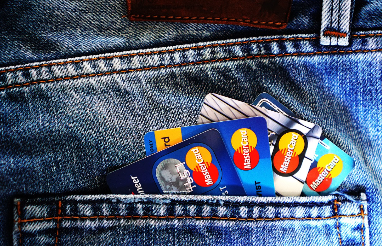 민간 서비스 전반에서 제약