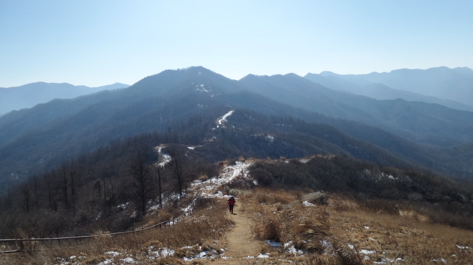 100대 명산 등산하기 열번째 지리산 바래봉(1,165m) 철쭉으로 전국적으로 유명하며, 지리산 북부 능선의 아름다움을 가장 가까이서 볼 수 있는 명소