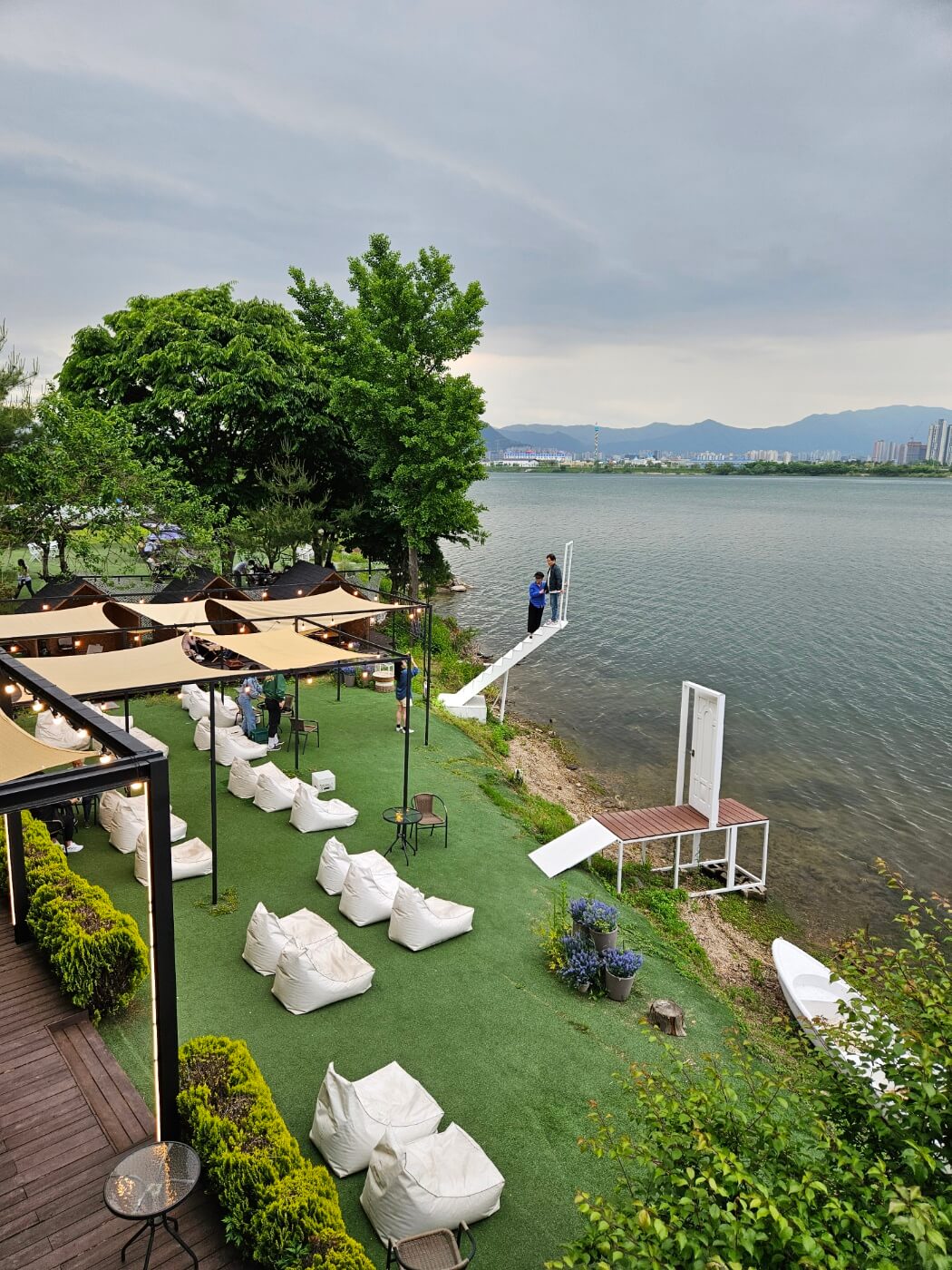 어반그린_강가좌석