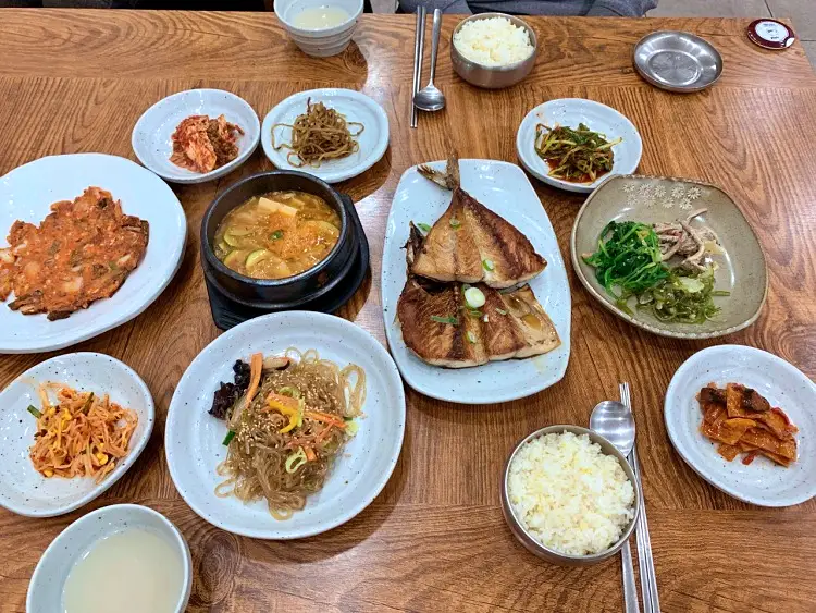 투데이 맛있는 메뉴 밥이보약 건강밥상 연잎밥에 흑돼지 제육볶음 쌈밥 맛있는 식당 추천 부산 장전동 부산대역 맛집