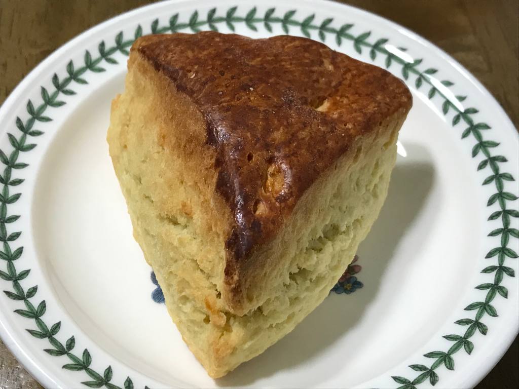 폴앤폴리나 플레인 스콘 모습입니다.