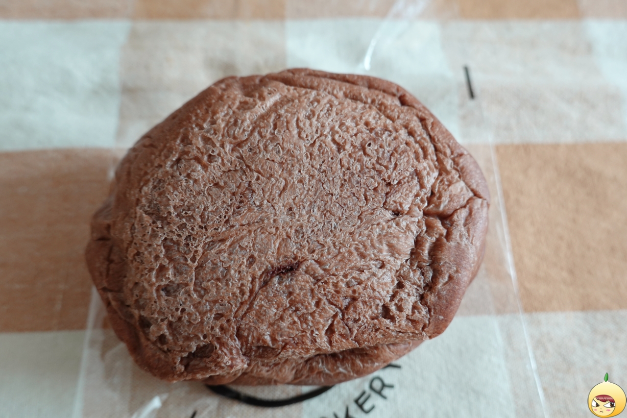 어글리베이커리의 찐초코크림빵 뒷면