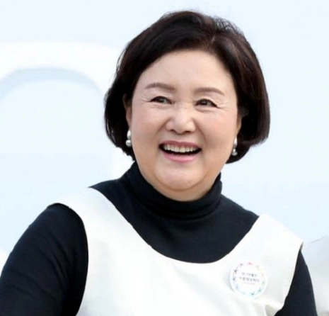 김정숙 여사 프로필 나이 고향 학력 종교 재산