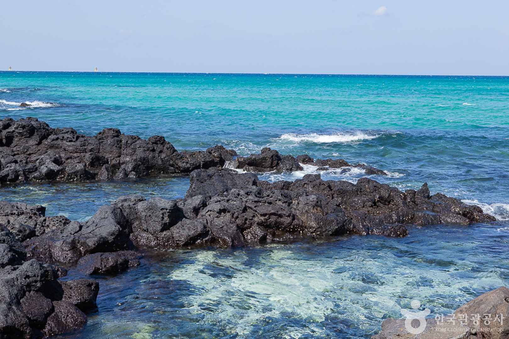 곽지과물해변 – 자연이 만든 바닷물 풀장