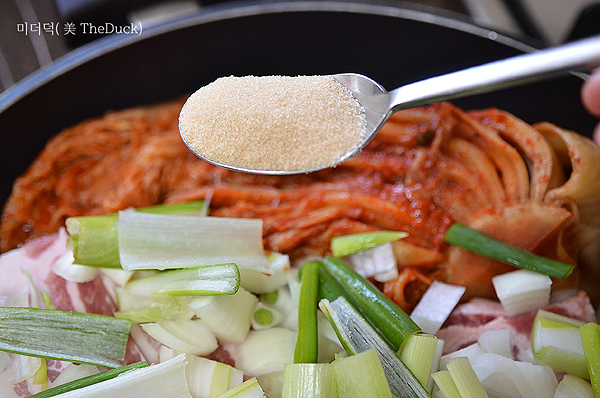 돼지고기 삼겹살 김치찜 맛있게 끓이기