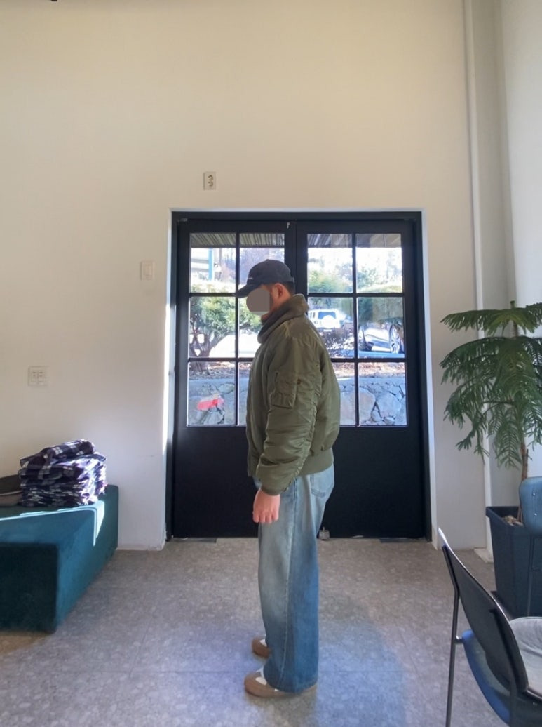 데일리룩('26.1.1.)브이투 스톤워싱 빈티지 볼캡, 알파인더스트리 B-15 항공자켓 점퍼, 어커버 롱슬리브 티셔츠, 에러스익셉티드 왁스드 데님 팬츠, 커먼센스 독일군 스니커즈