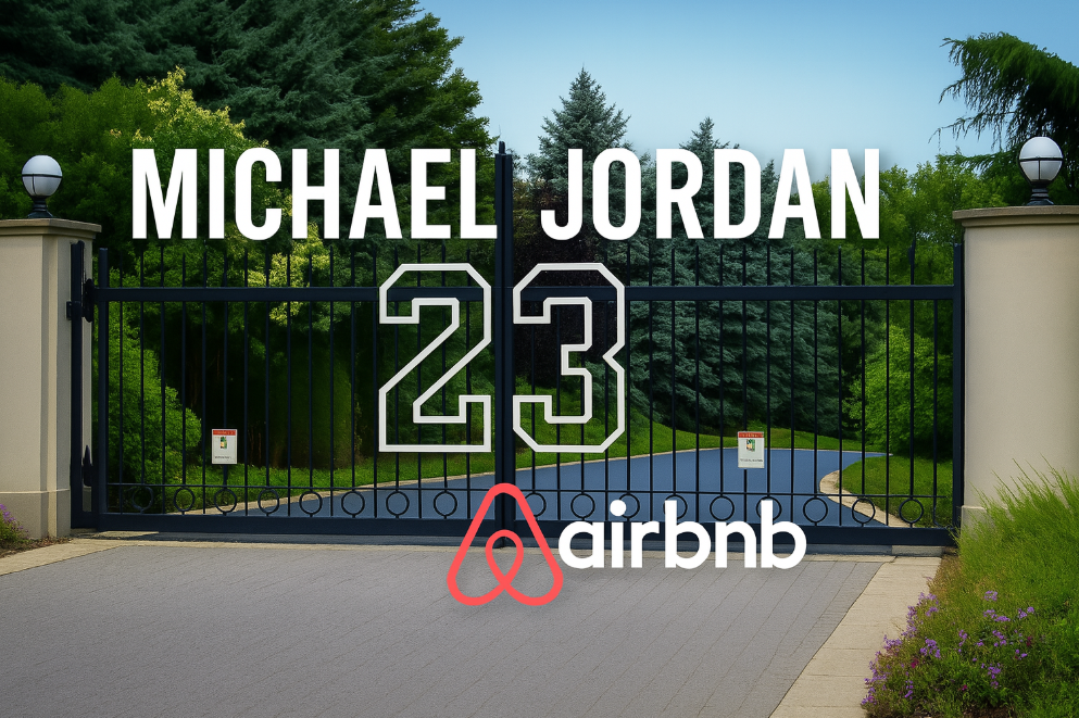 마이클 조던의 등번호 '23'이 새겨진 저택 입구 철제 게이트 이미지