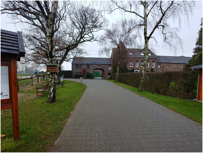 농장 입구 건물