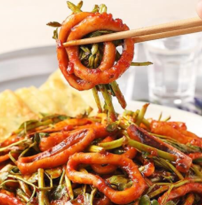 새콤 매콤하게 요리한 오징어초무침 완성 모습