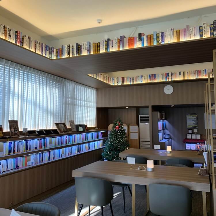 욕망의 북카페, 내부