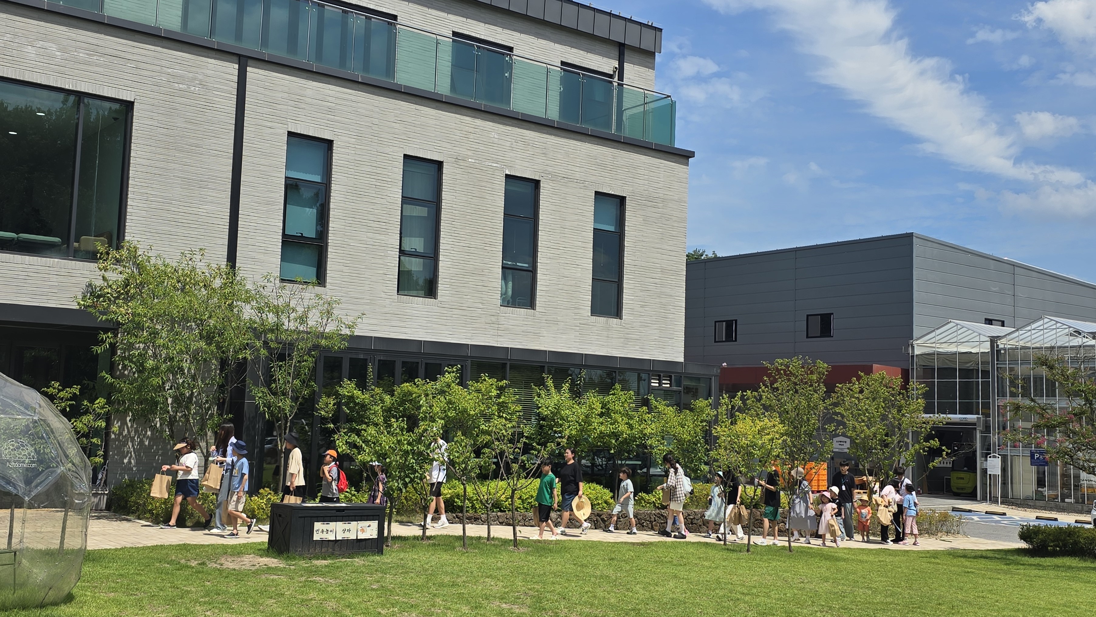 용인특례시 수지구는 7월 29일부터 8월 2일까지 장애자녀 양육가정을 대상으로 여름방학 문화&middot;여가활동을 지원했다