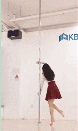 폴댄스 운동하는 모습