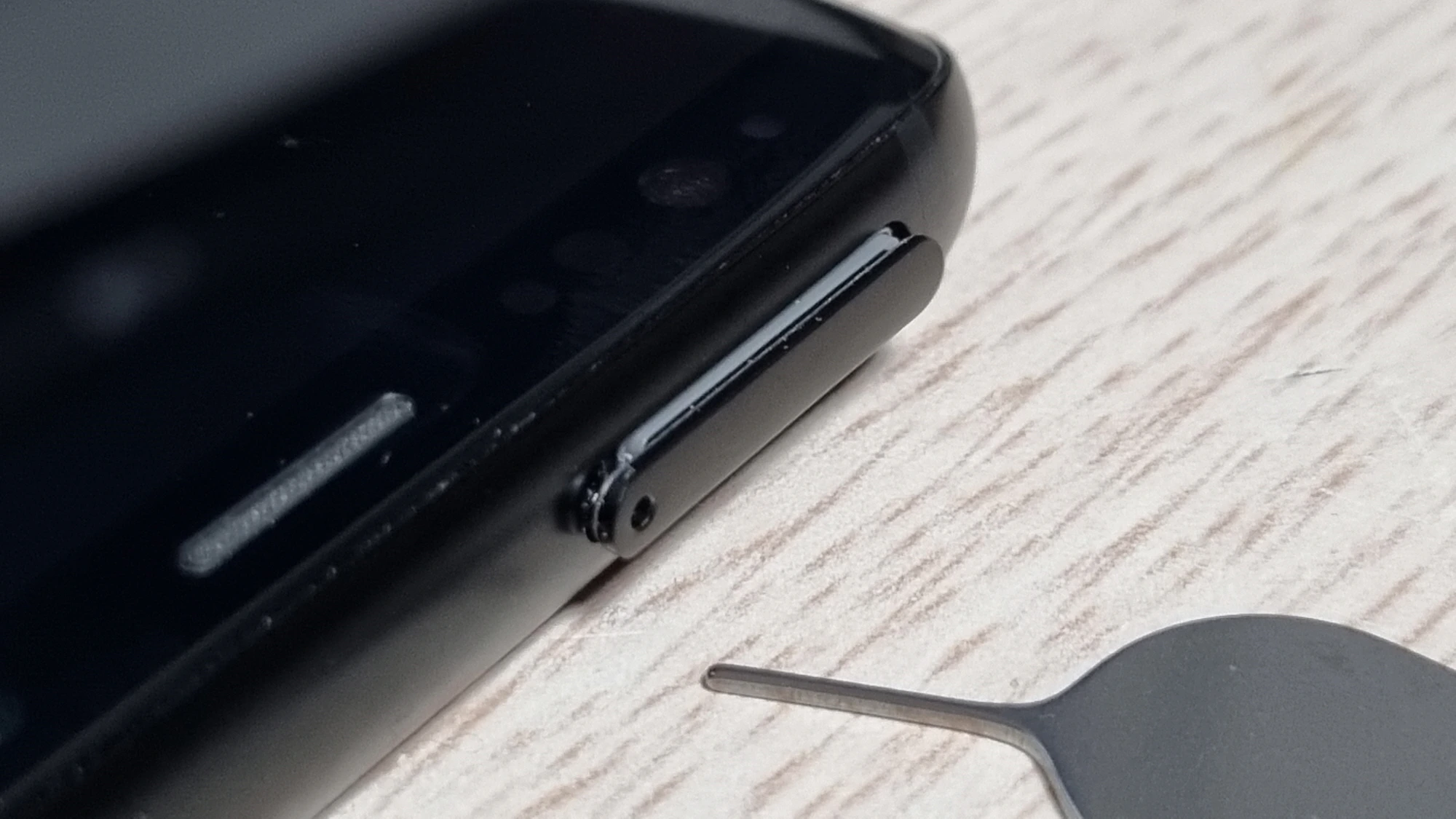 유심 빼는 모습