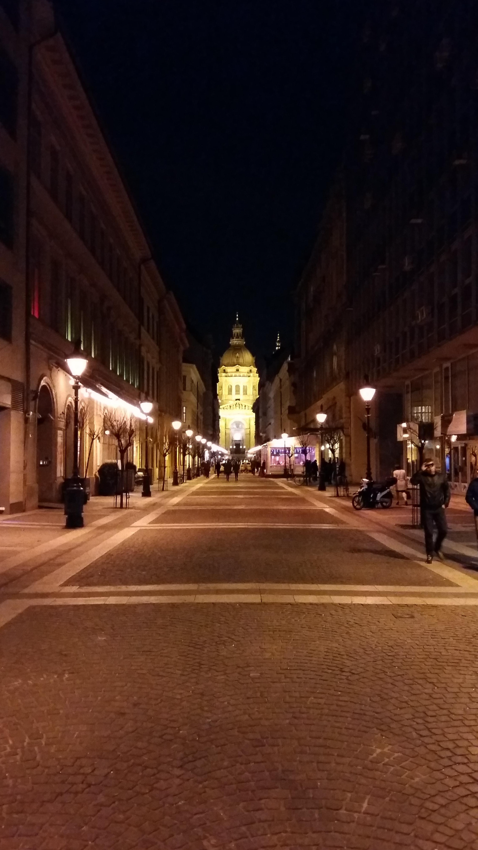 헝가리 부다페스트 멀리서 바라본 성 이슈트반 대성당