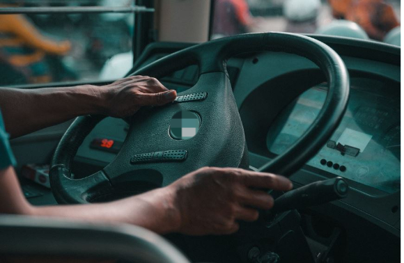 야심한 시각 시외버스를 훔쳐 도심을 질주한 30대가 4시간여 만에 경찰에 붙잡혔다. [사진=픽사베이]