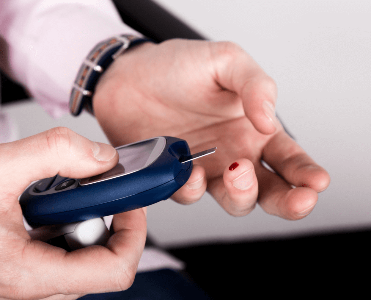 피-혈당-재는-남자