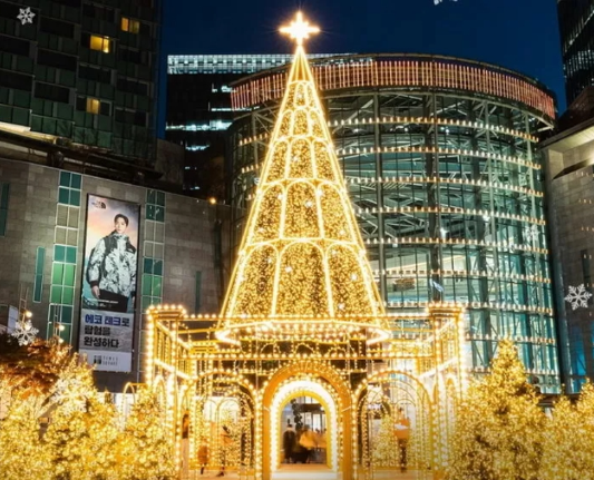 예쁜 크리스마트 트리 있는 곳