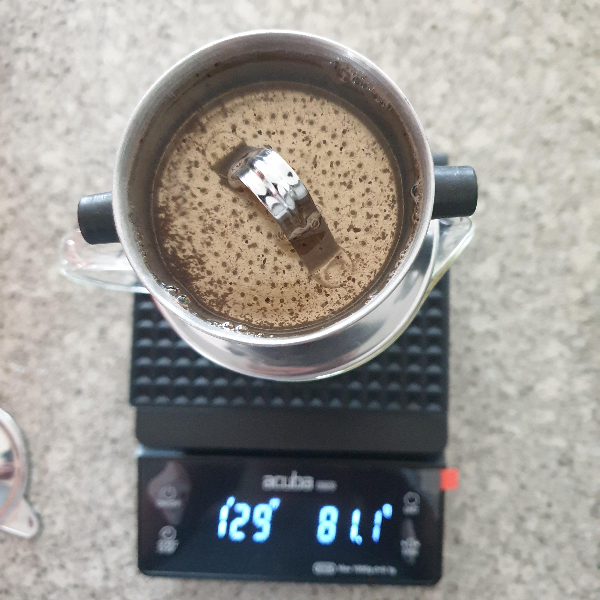 카페 쓰어다 만들기: 베트남 핀을 이용한 커피 추출 레시피 두 번째_물 붓기 60ml