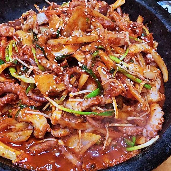 토요일은 밥이좋아 예산 덕산 온천 낙지 전골 맛집 50년 내공 낙지볶음 활낙지 낙지버섯전골 예산10미 현지인 추천 토밥 좋아 방송정보