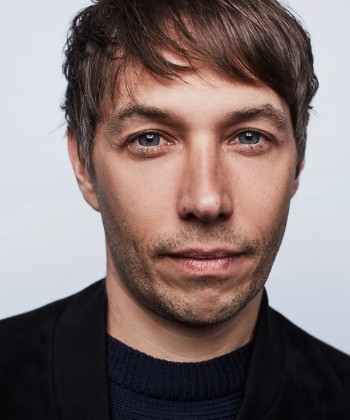 션 베이커 감독 사진