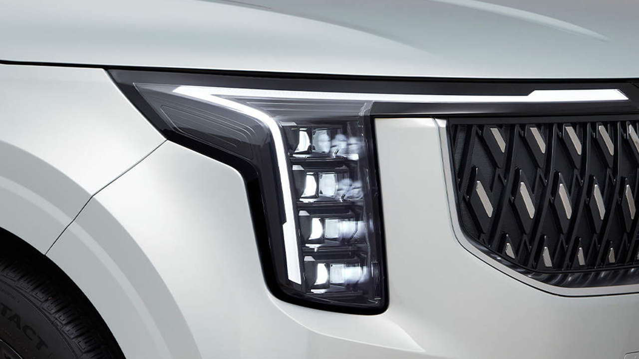 2024년형 기아 카니발 헤드라이트