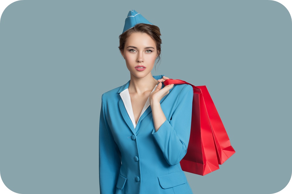 면세점-쇼핑-가방-어깨-메고-있는-여성-승무원