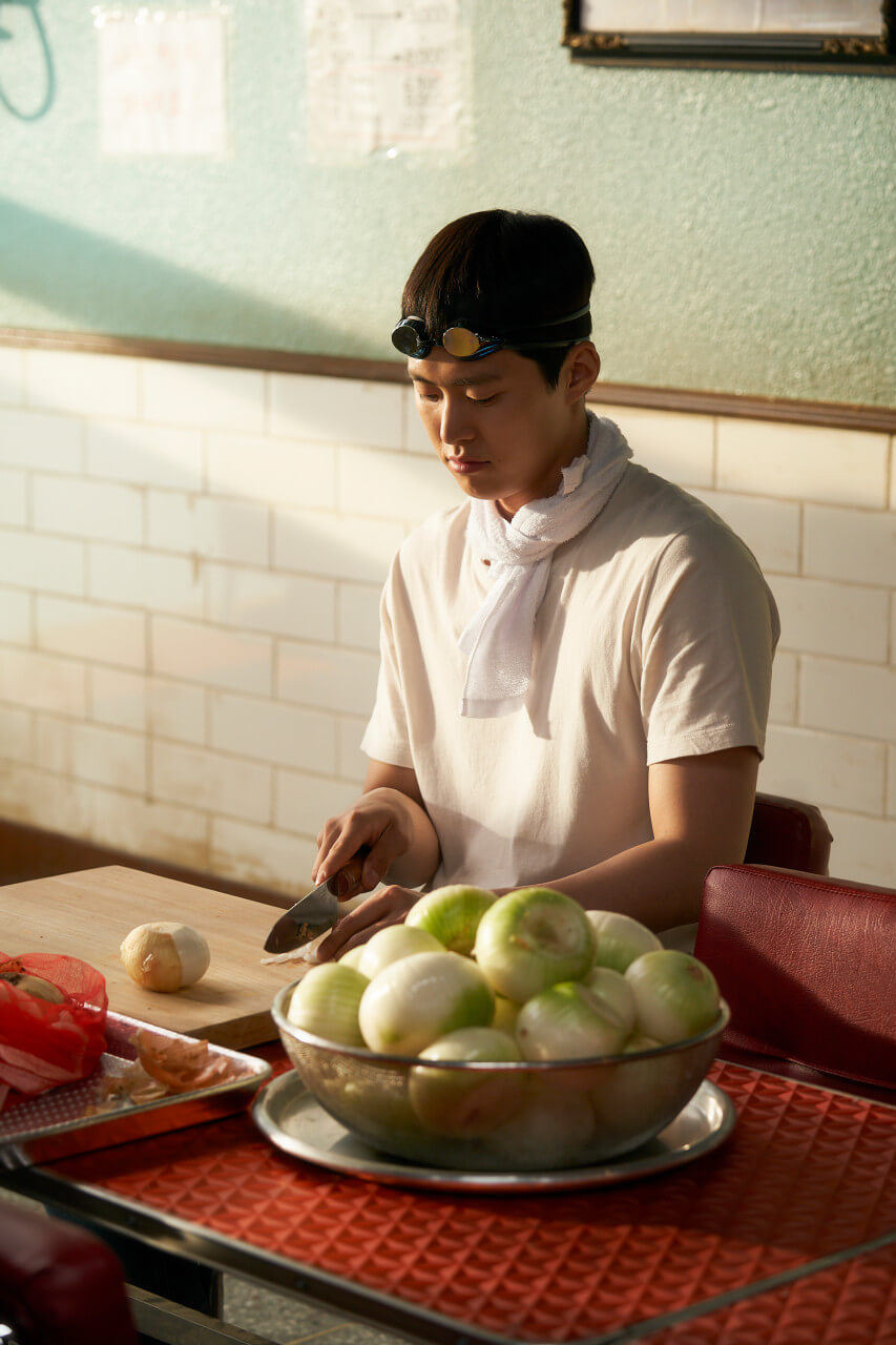 물안경 쓰고 양파 까는 김재훈 형사