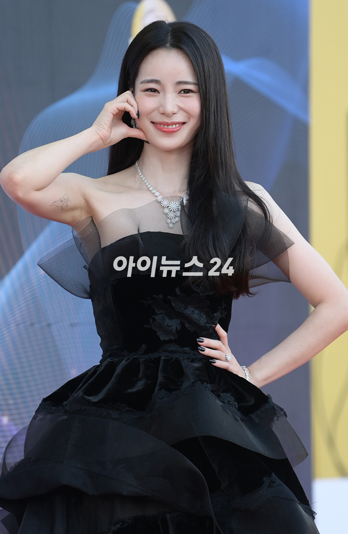 배우 임지연이 19일 인천 파라다이스시티에서 열린 제2회 청룡시리즈어워즈 레드카펫 행사에 참석하고 있다. [사진=정소희 기자]