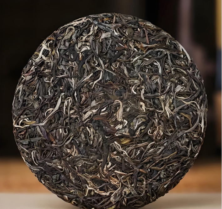 보이차를말린후동그랗게만들어놓은사진