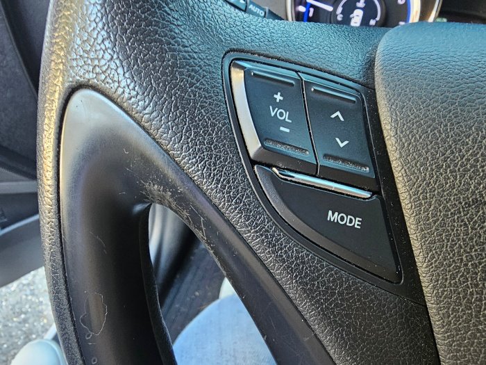 핸들에-있는-버튼들