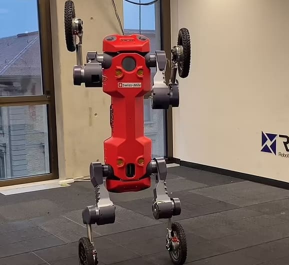 Incredible four-wheeled robot can drive at speeds