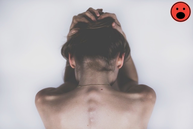 무릎 관절 통증 원인