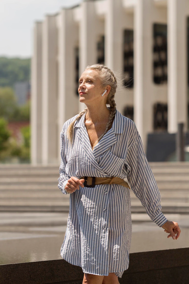 2025 미국 중년 여성 패션 트렌드 &ndash; 나이 들수록 세련되게-7