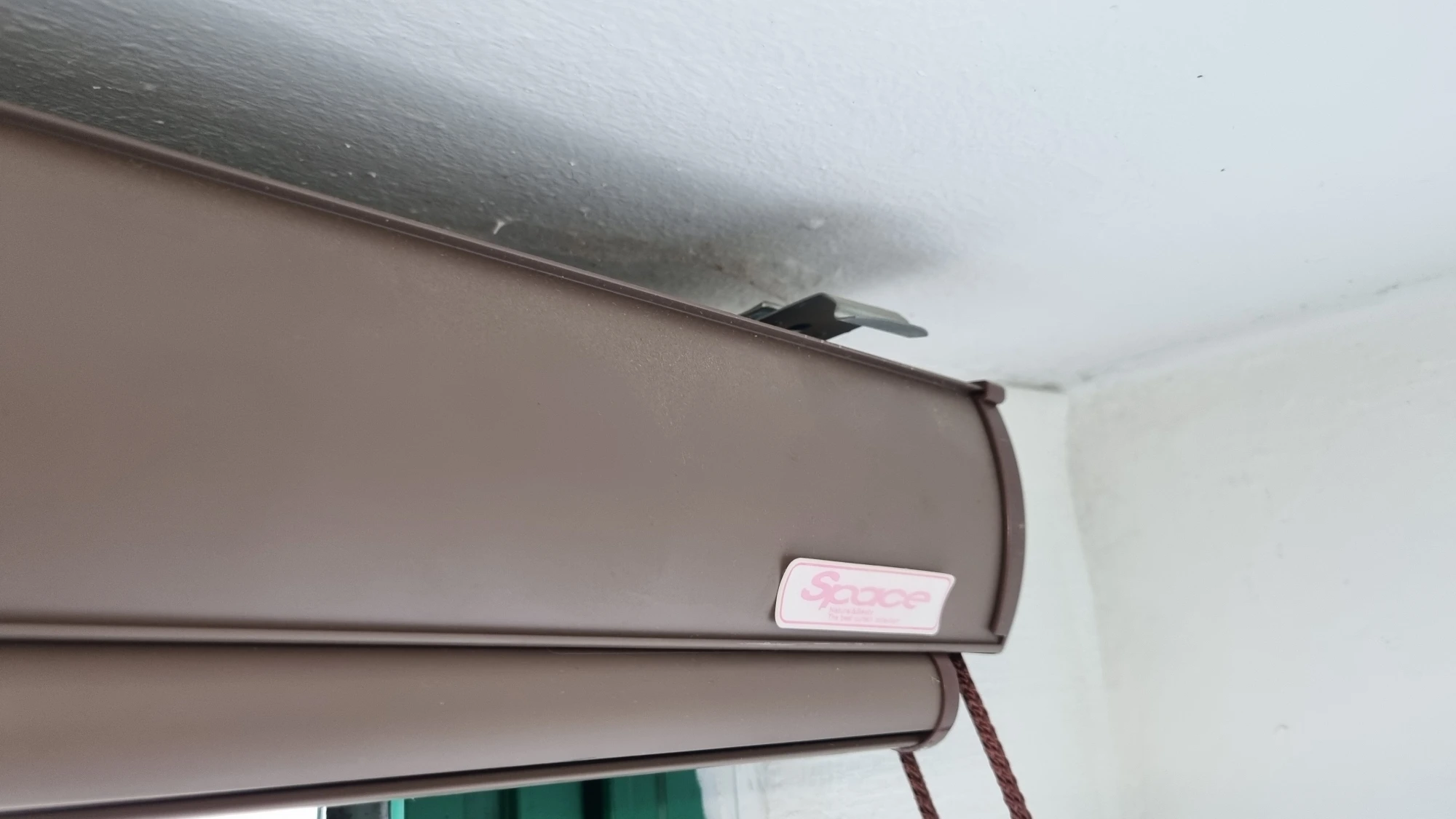 블라인드 레일 끼우는 방향