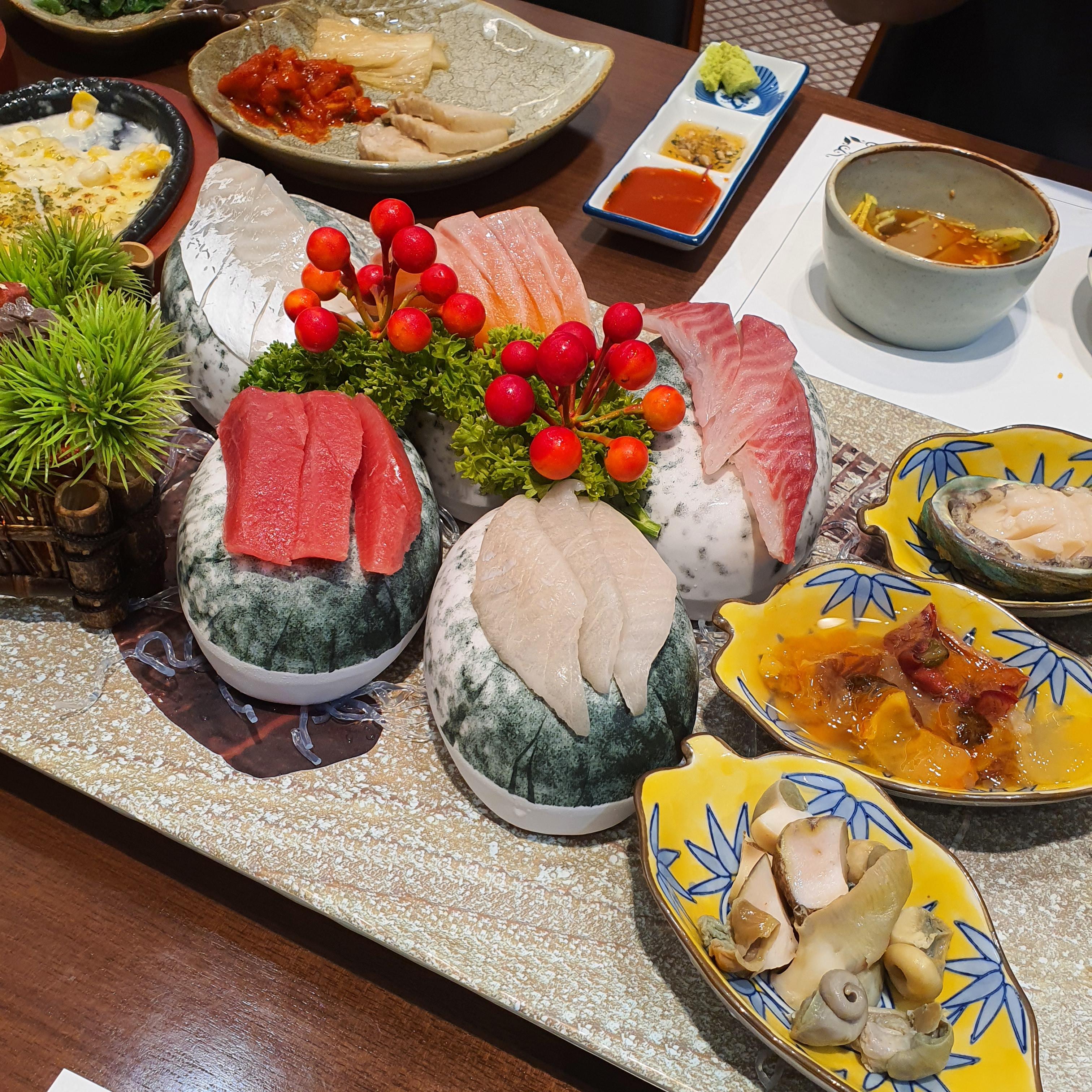 데코된-멍게회와-참치회와-전복회