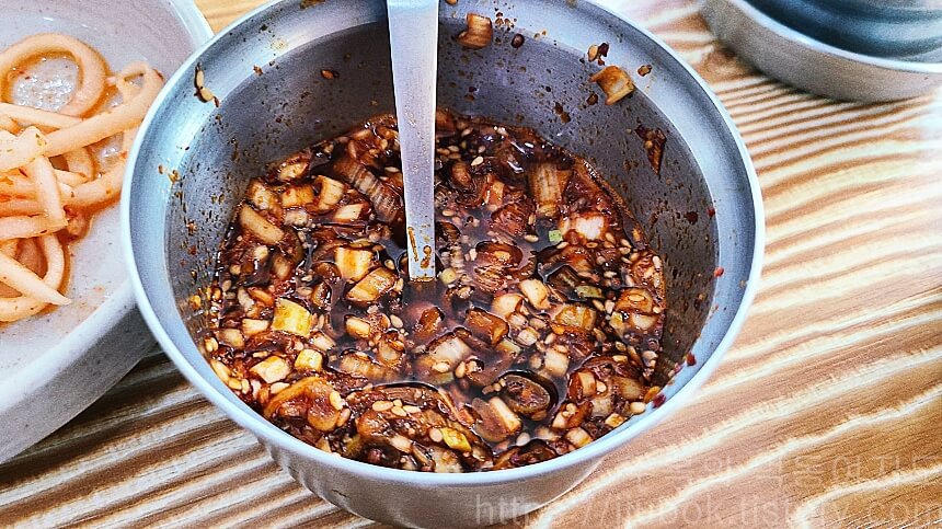 백년옥-밑반찬-양념간장