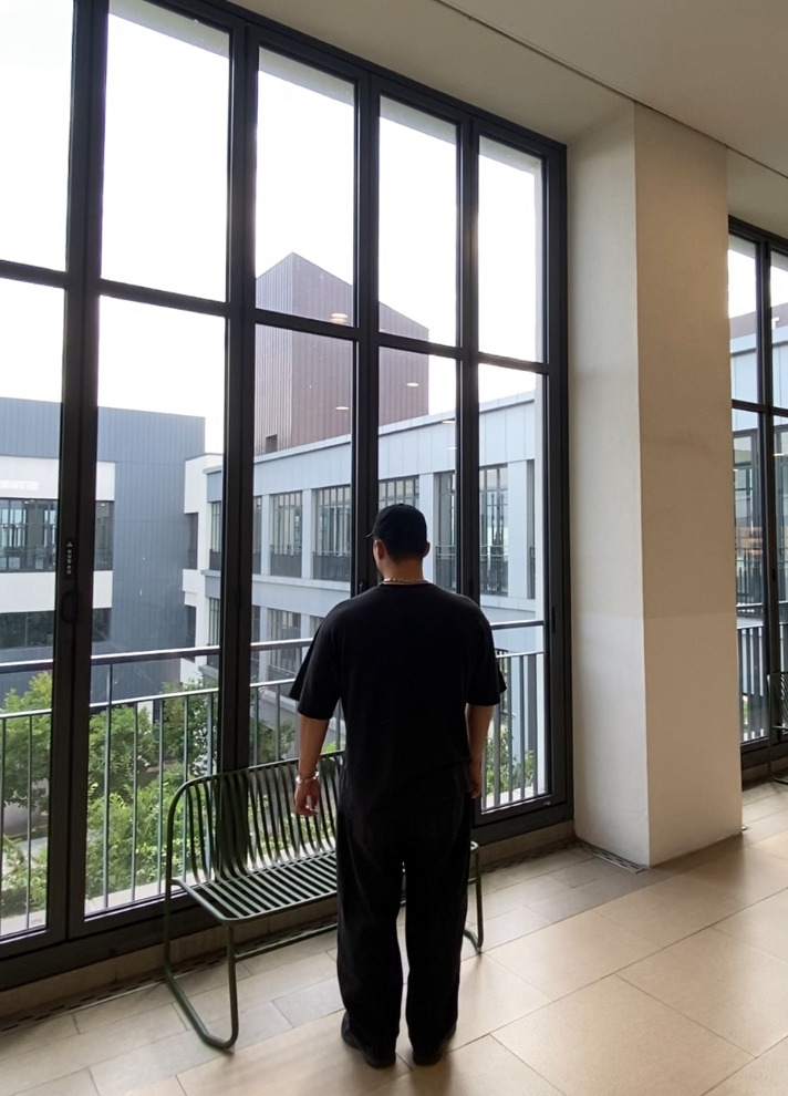 데일리룩(2025. 7. 22.)애터27 파라다이스 로고 빈티지 볼캡 블, 어커버 오버사이즈 반팔티셔츠 블랙, 무신사 무신사스탠다드 데님와이드 벌룬팬츠 블랙, 아식스 조그 100 블랙