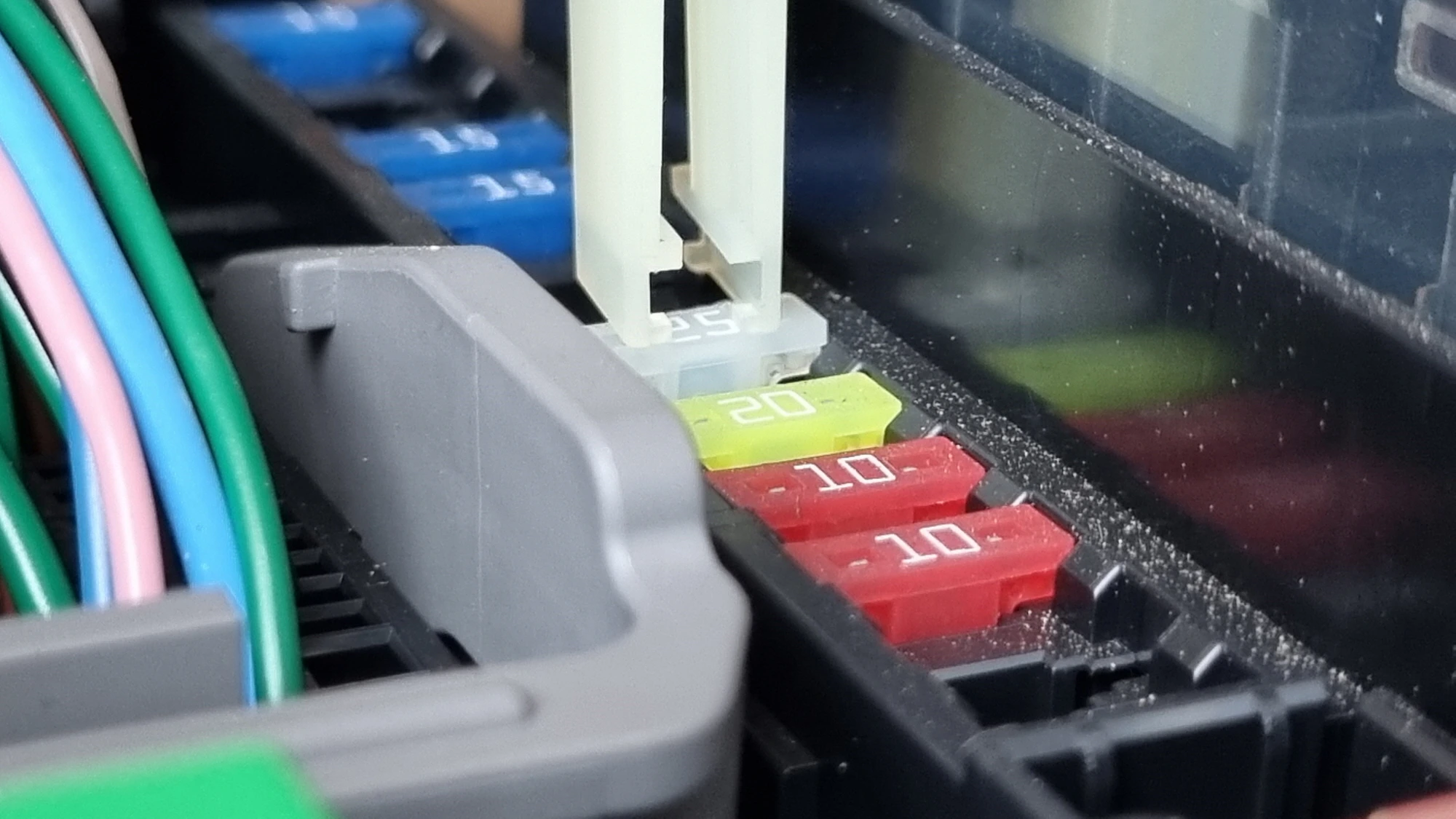 퓨즈 교체 완료 모습