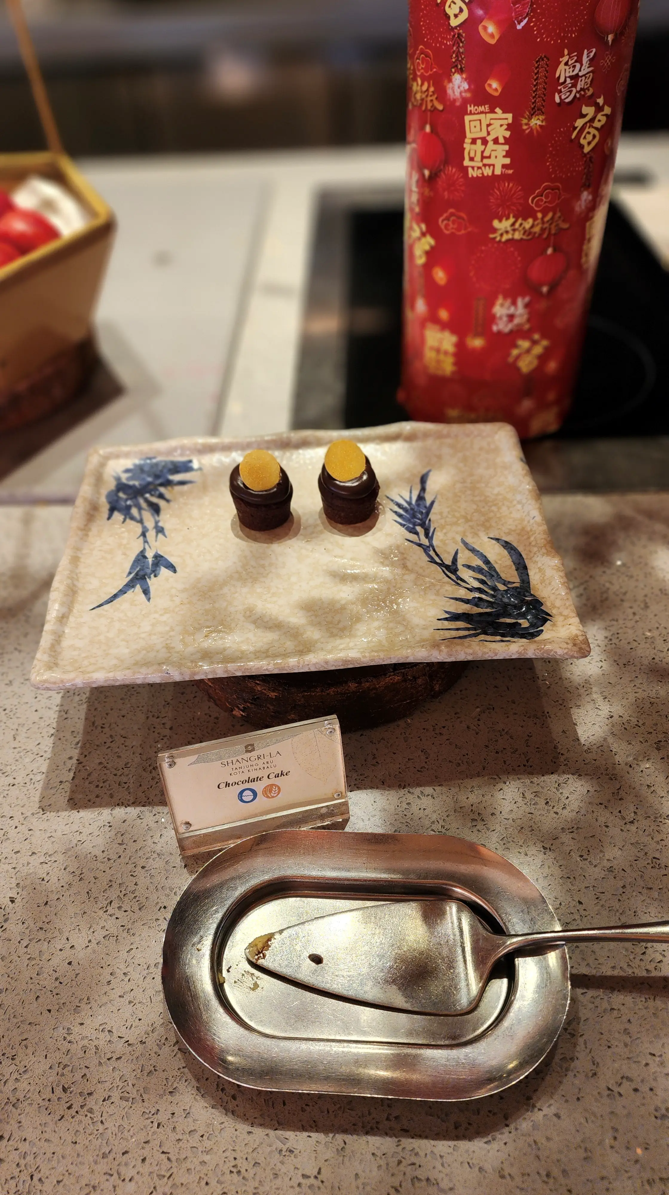 중식-부페에-음식이-담겨져-있는-사진-04