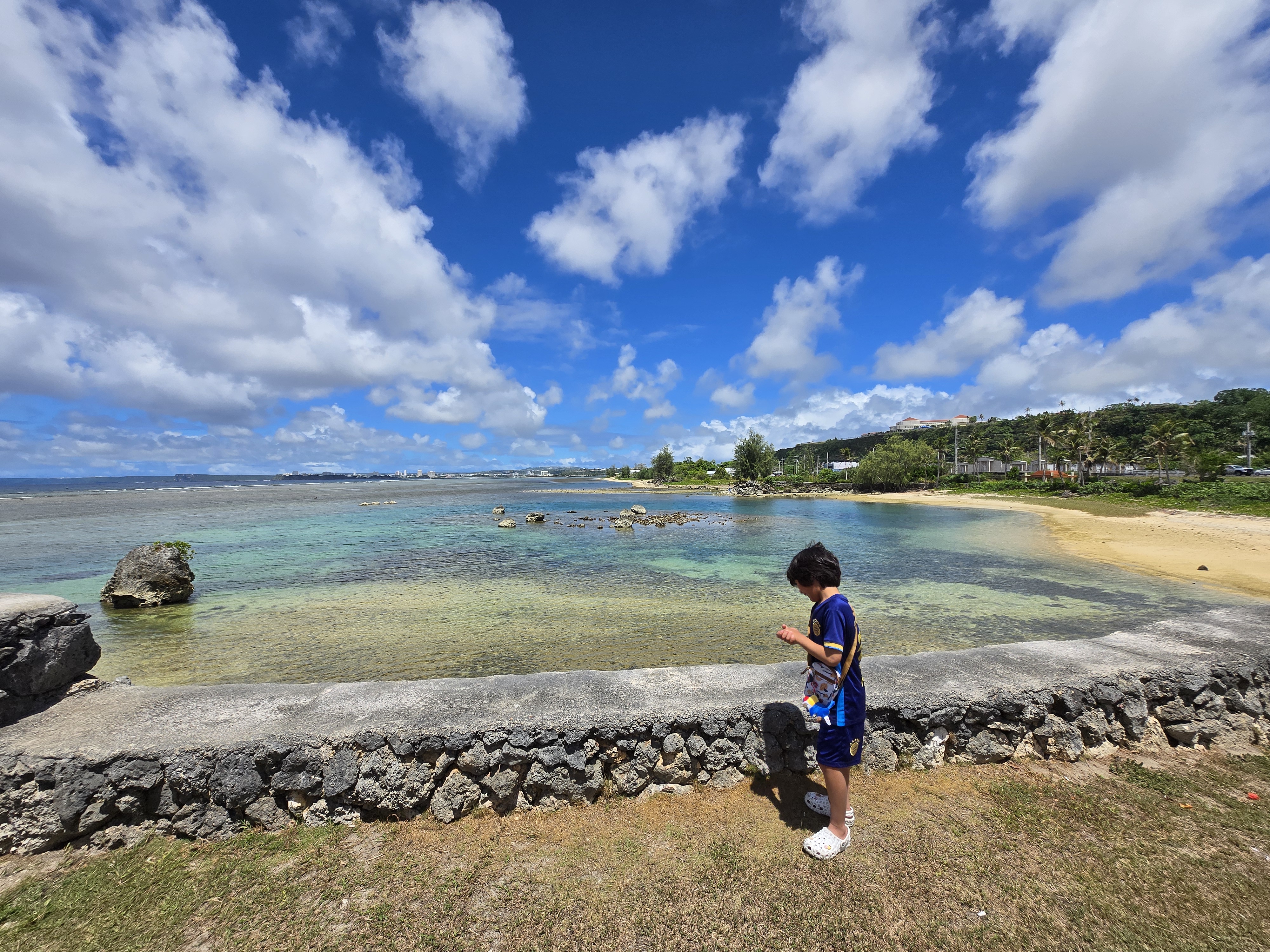 괌 정부청사 바다
