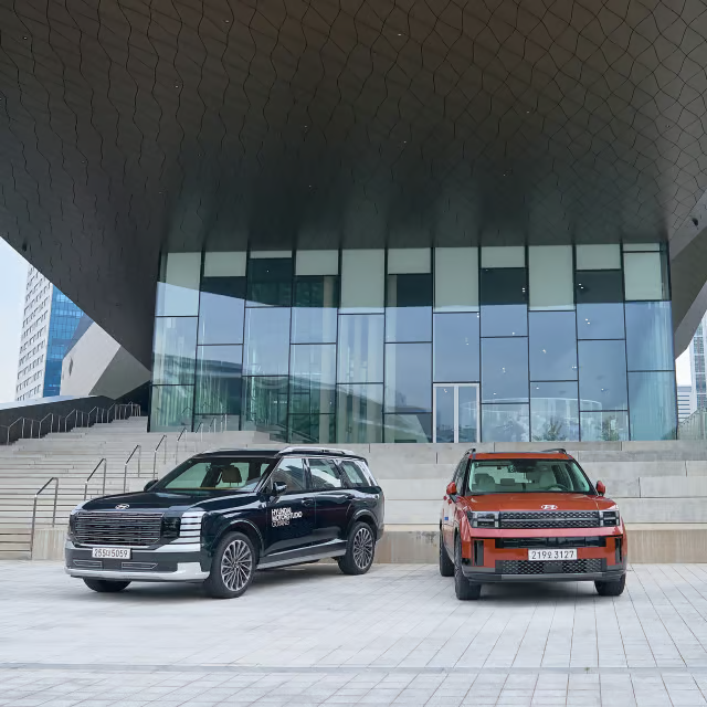 깔끔하고 현대적인 자동차 시승 센터